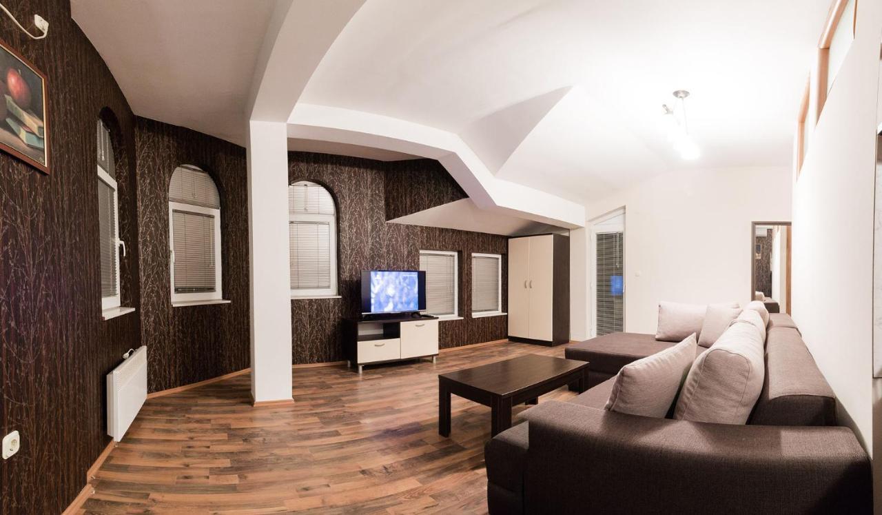 Izabela Apartment *
